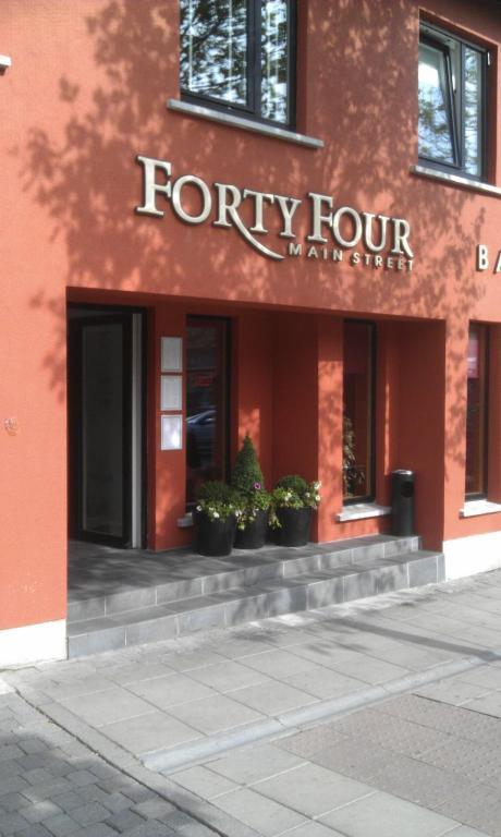 Forty Four Main Street Hotel Swords Exterior foto